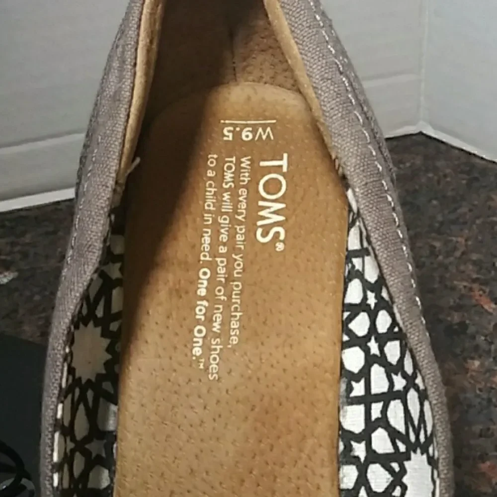 Toms Peep Toe Wedges...Size 9.5....Excellent condition.